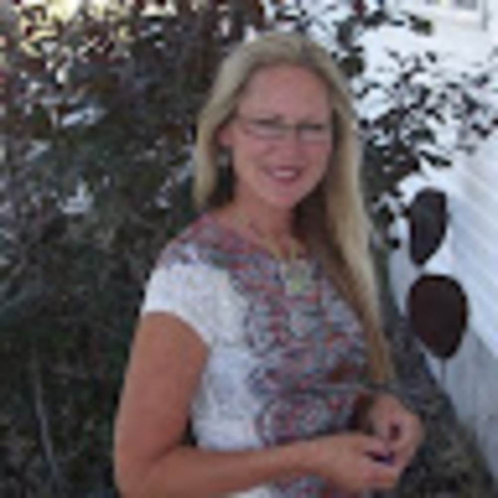 Meet your Posher, Elise